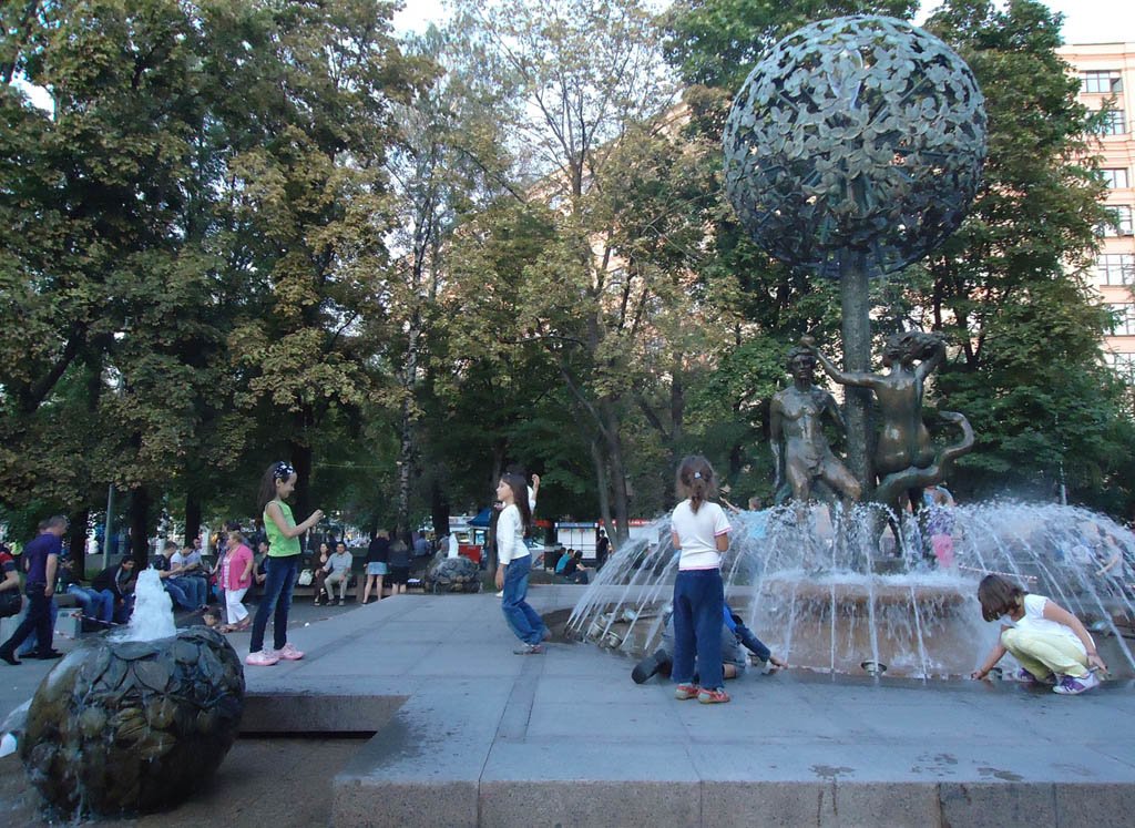 Фонтан «Адам и Ева»